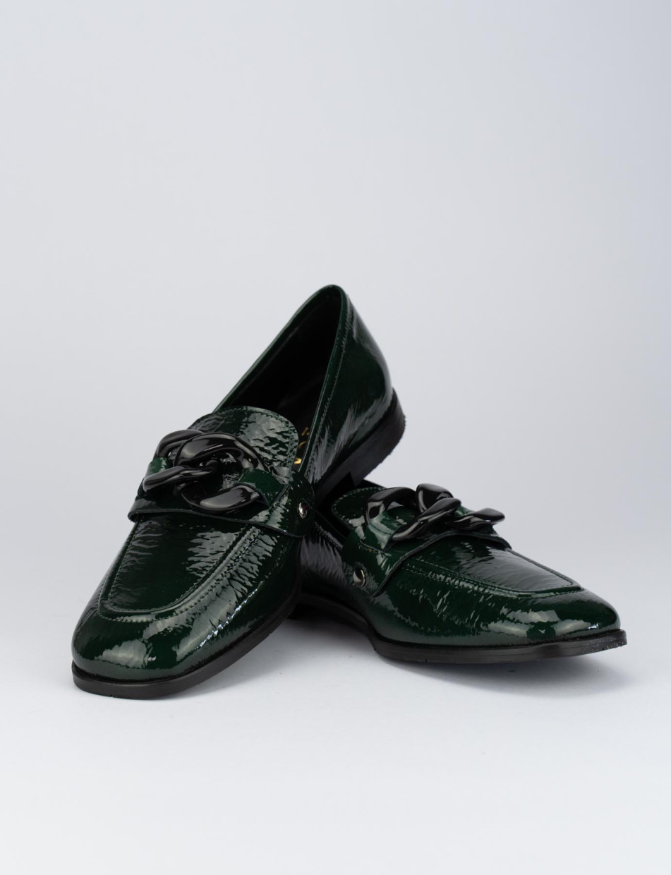 Loafers heel 1 cm green varnish