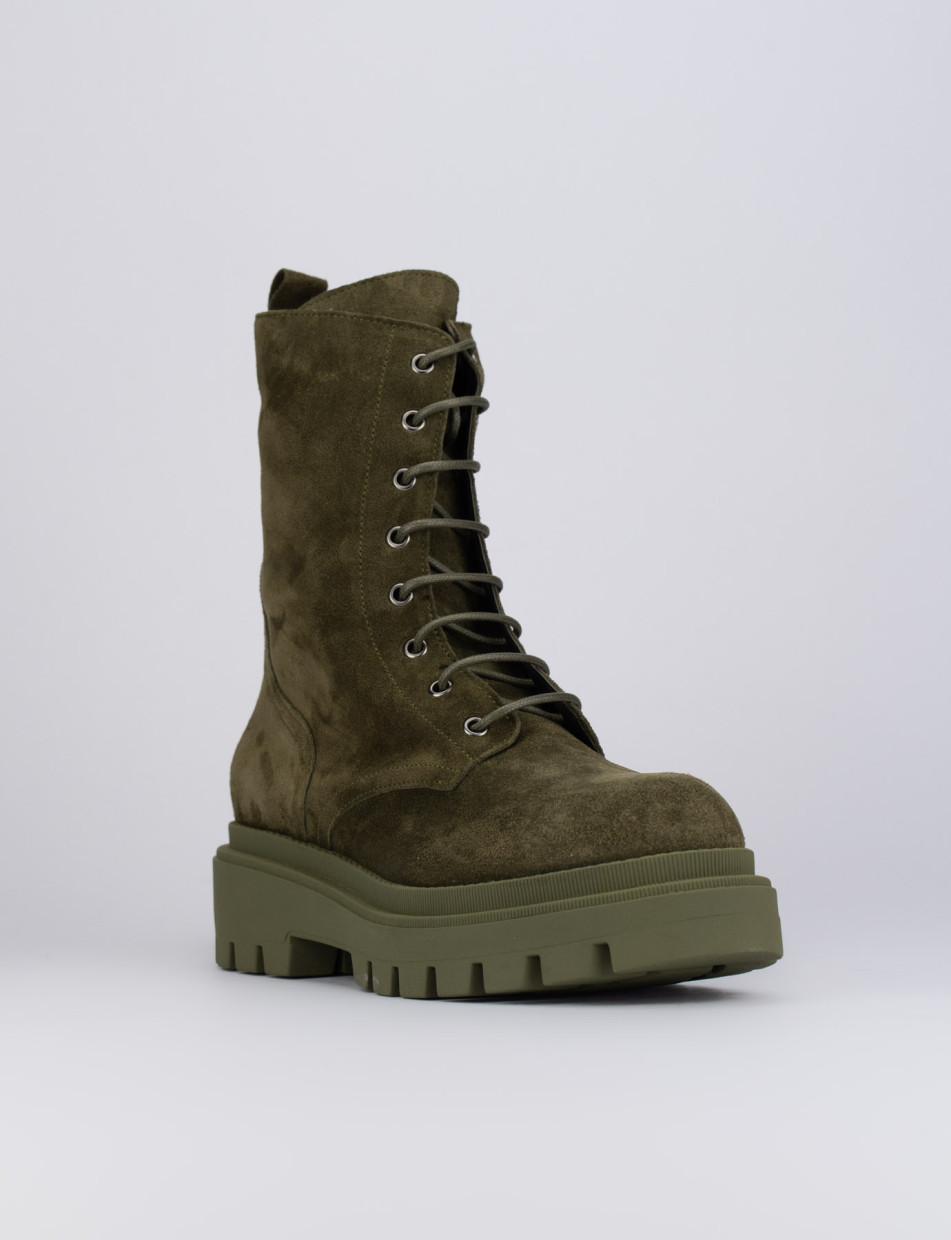 Combat boots heel 2 cm green chamois