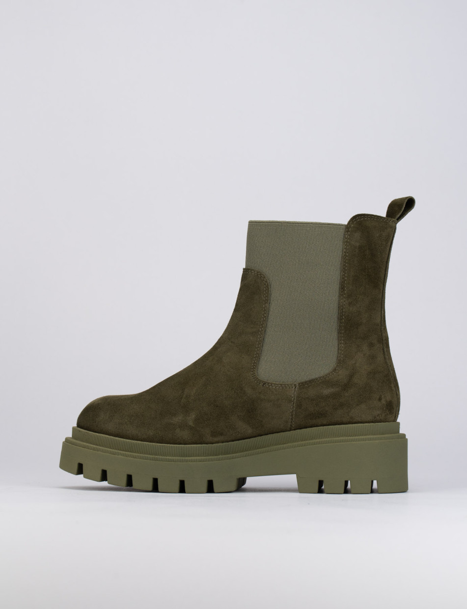 Low heel ankle boots heel 1 cm green chamois