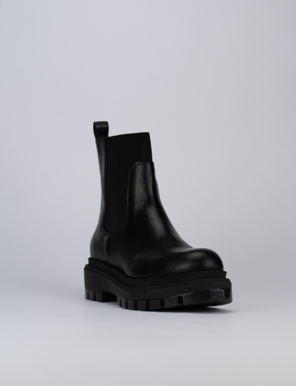 Low heel ankle boots heel 1 cm black leather