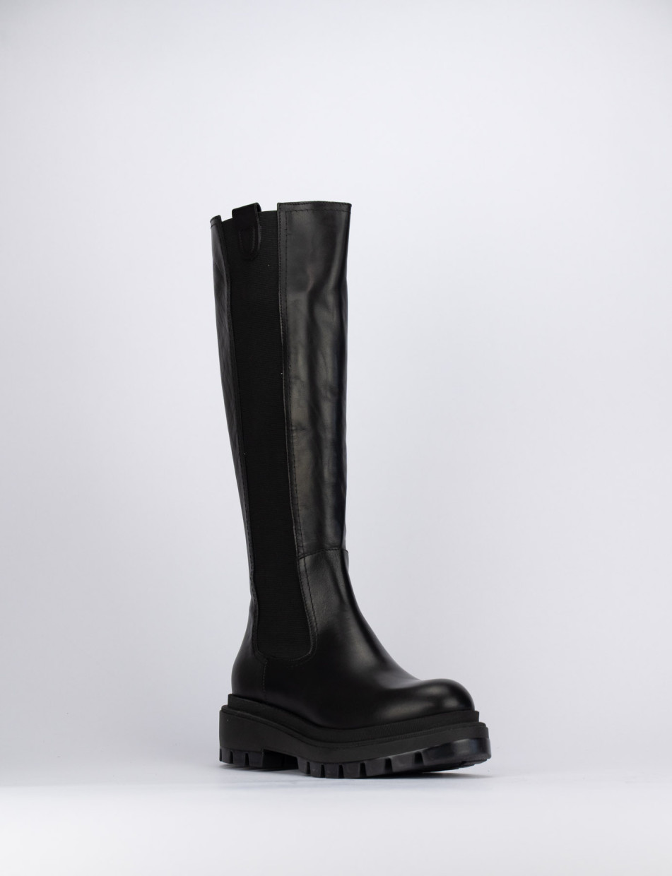 Low heel boots heel 2 cm black leather