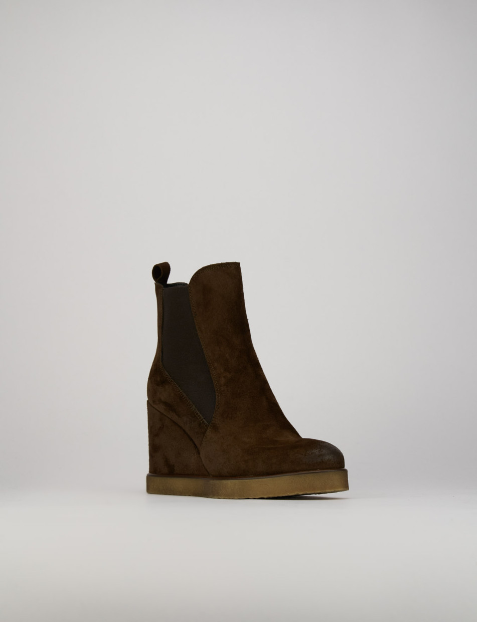 Stivaletti zeppa clearance camoscio