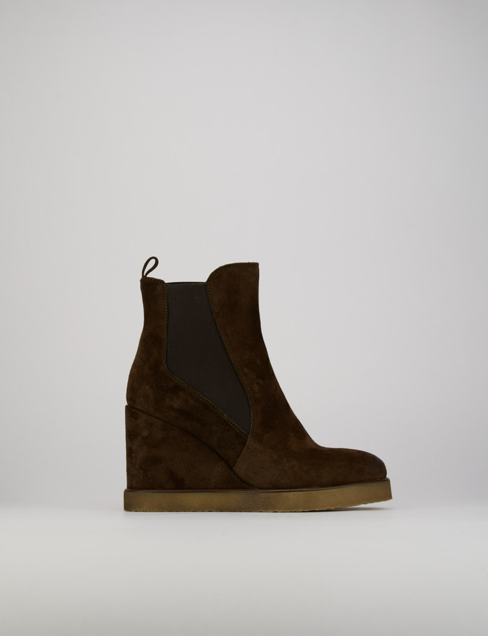High heel ankle boots heel 9 cm dark brown chamois