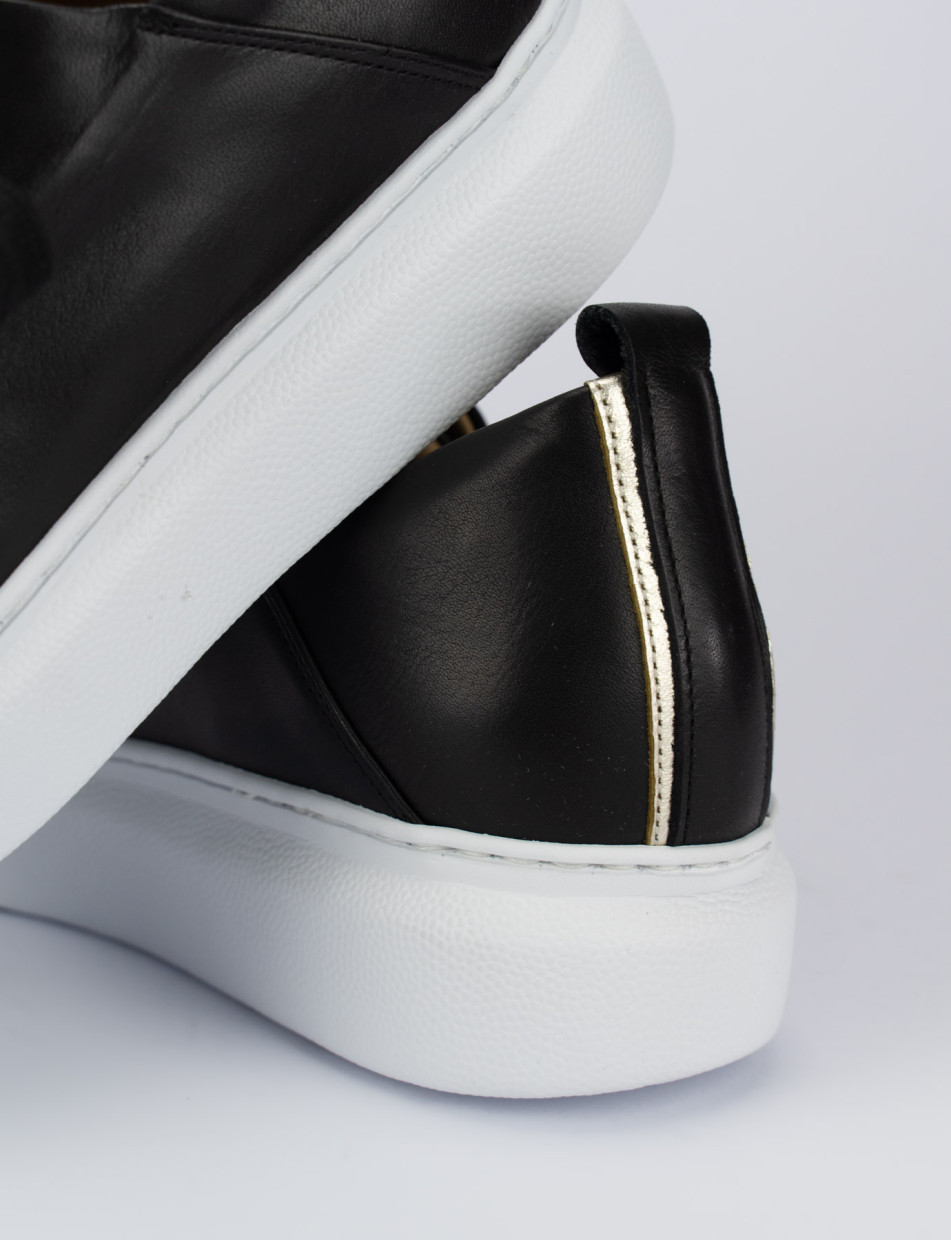 Sneakers heel 1 cm black leather