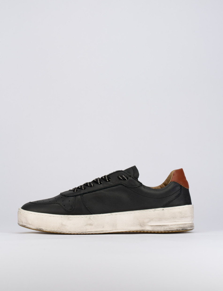 Sneakers black leather