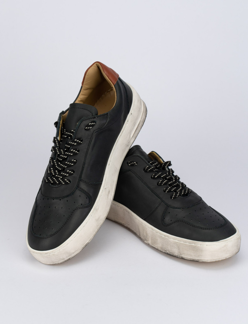 Sneakers black leather