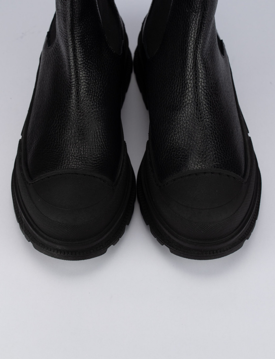 Low heel ankle boots heel 1 cm black leather