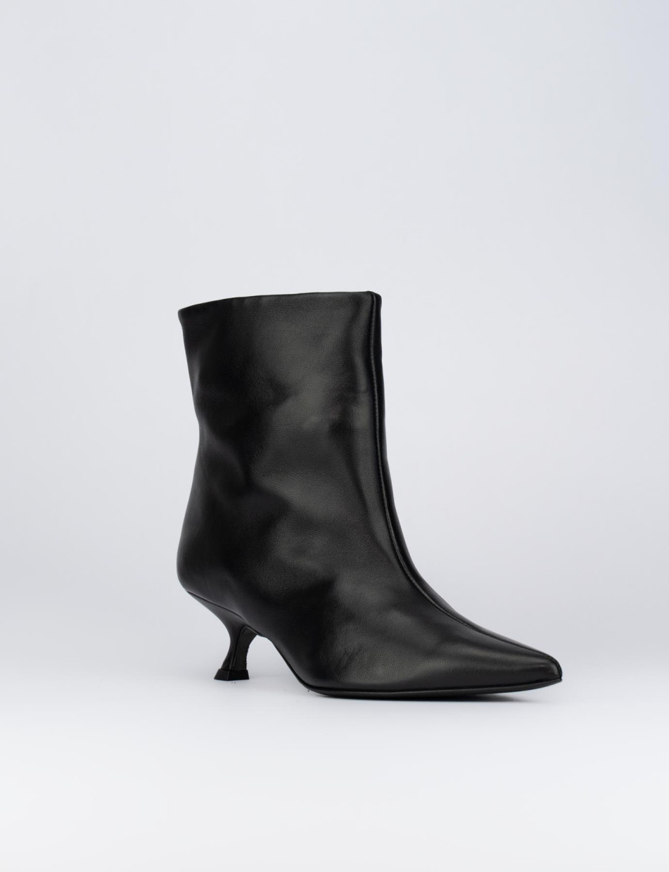 High heel ankle boots heel 5 cm black leather