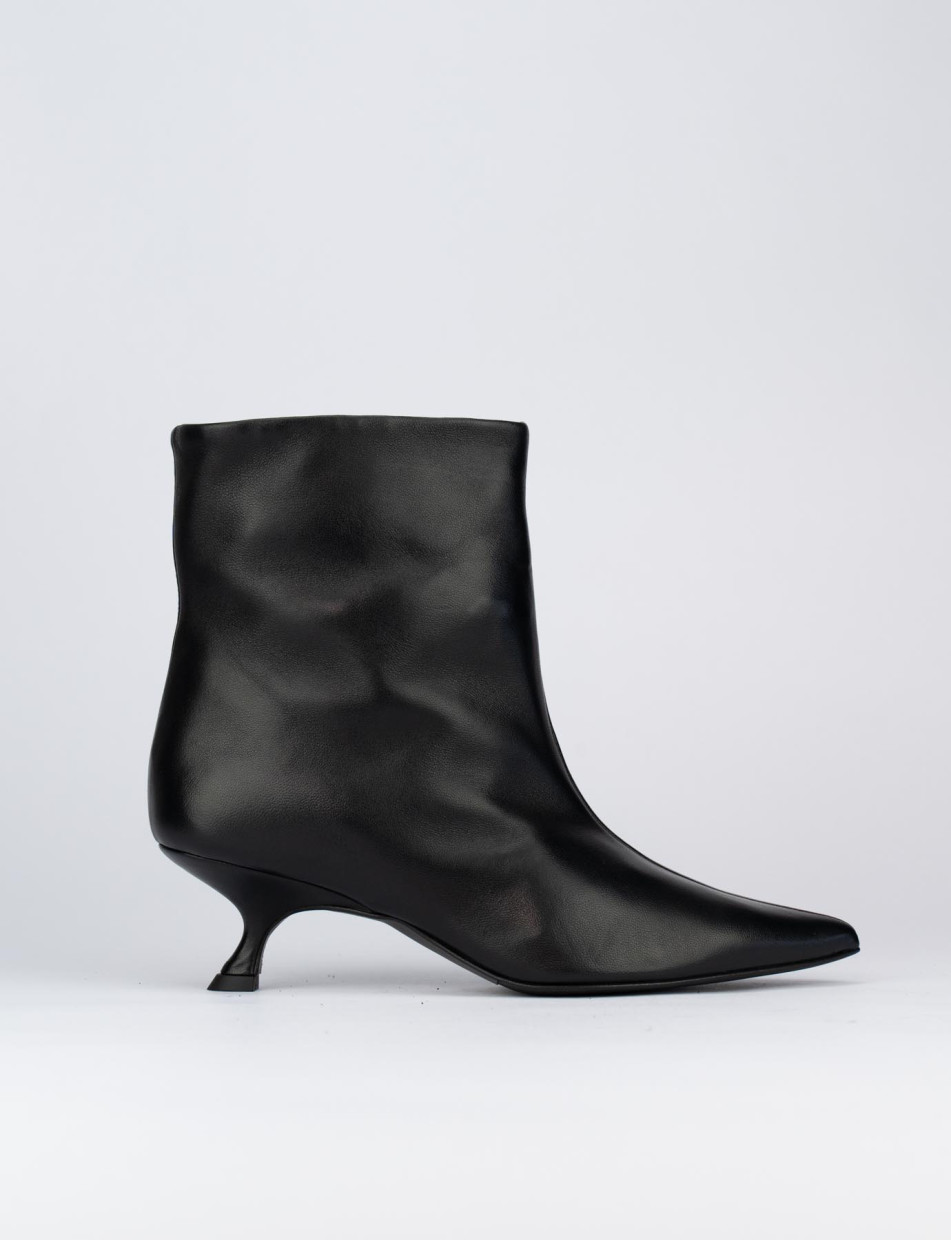 High heel ankle boots heel 5 cm black leather