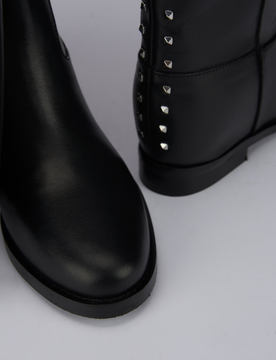 Low heel boots heel 1 cm black leather