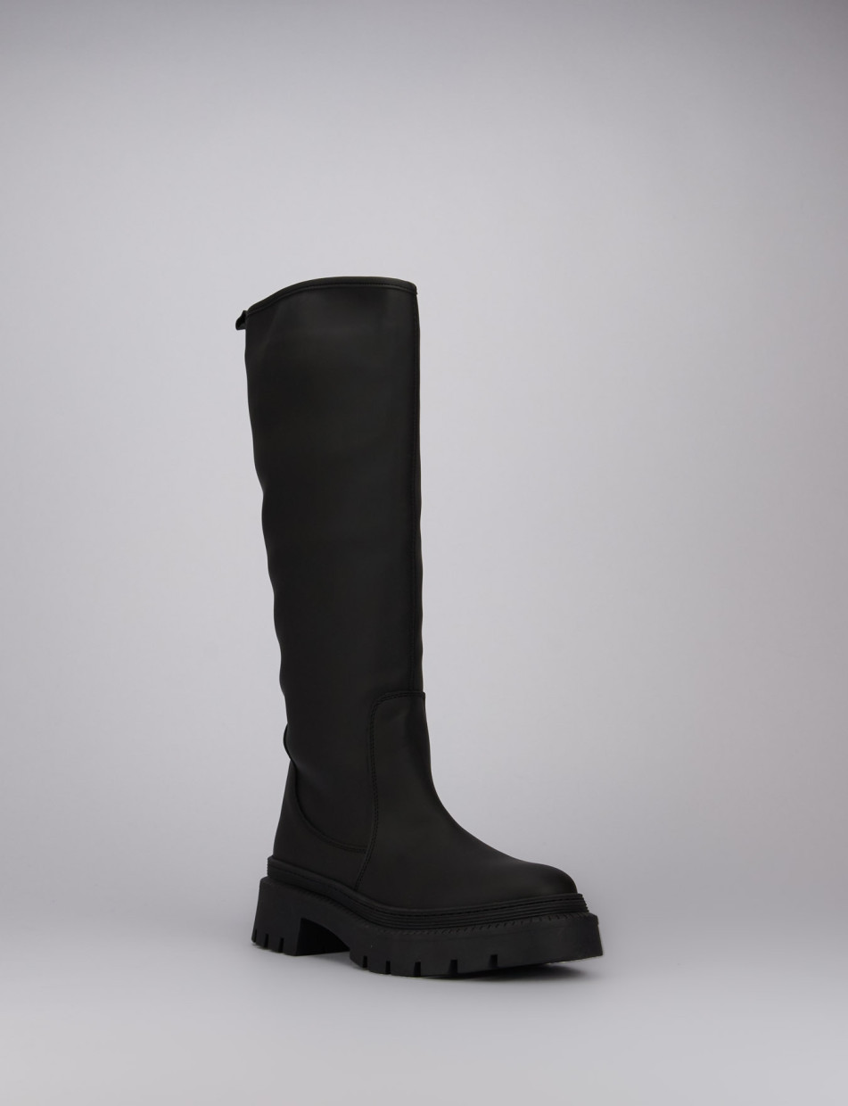 Low heel boots heel 2 cm black leather