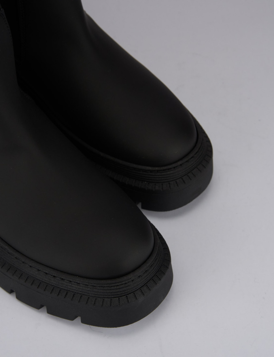 Low heel boots heel 2 cm black leather