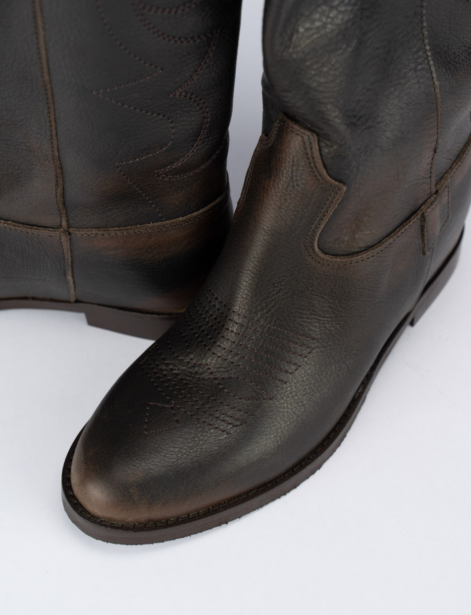 Low heel boots heel 2 cm brown leather