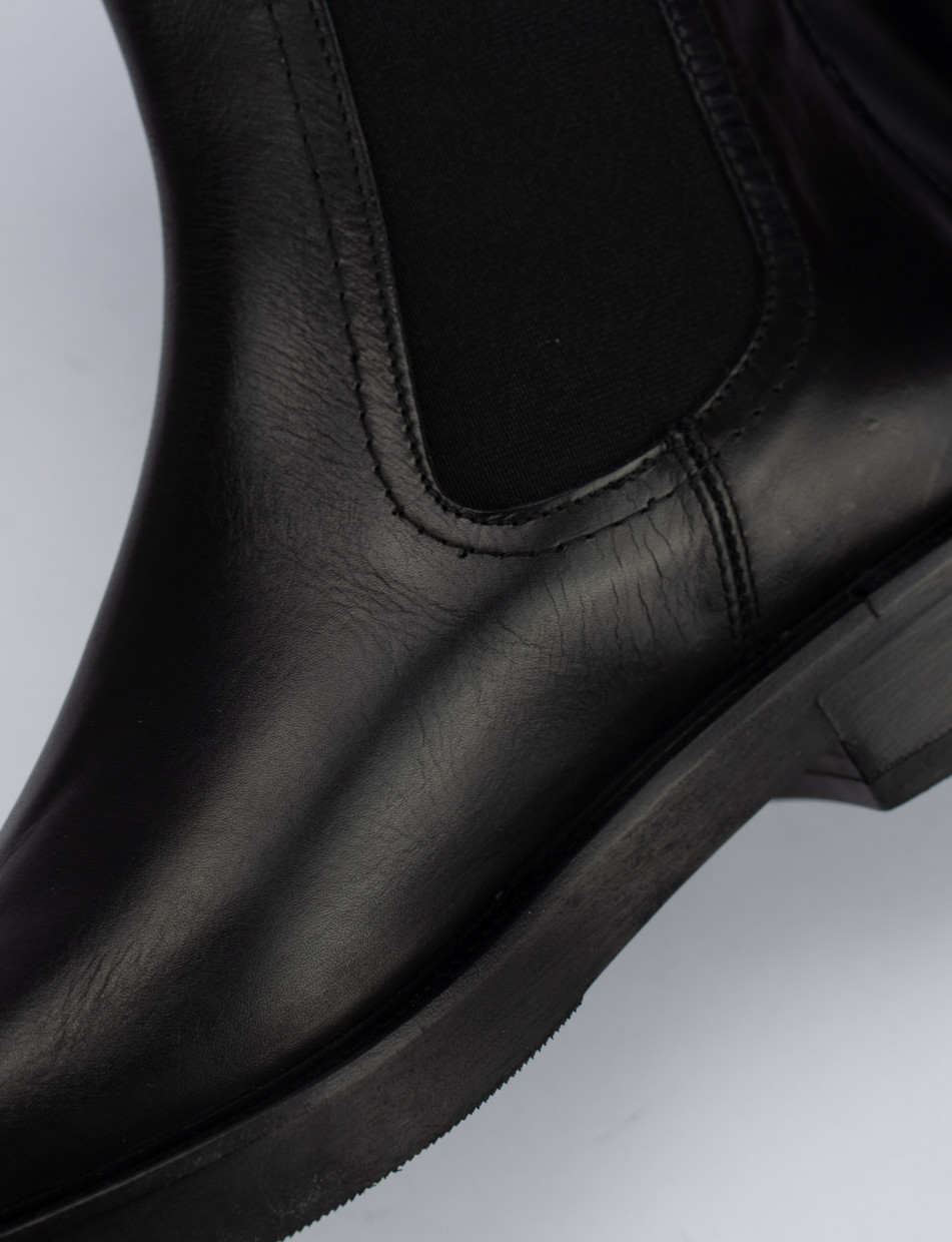 Low heel ankle boots heel 1 cm black leather