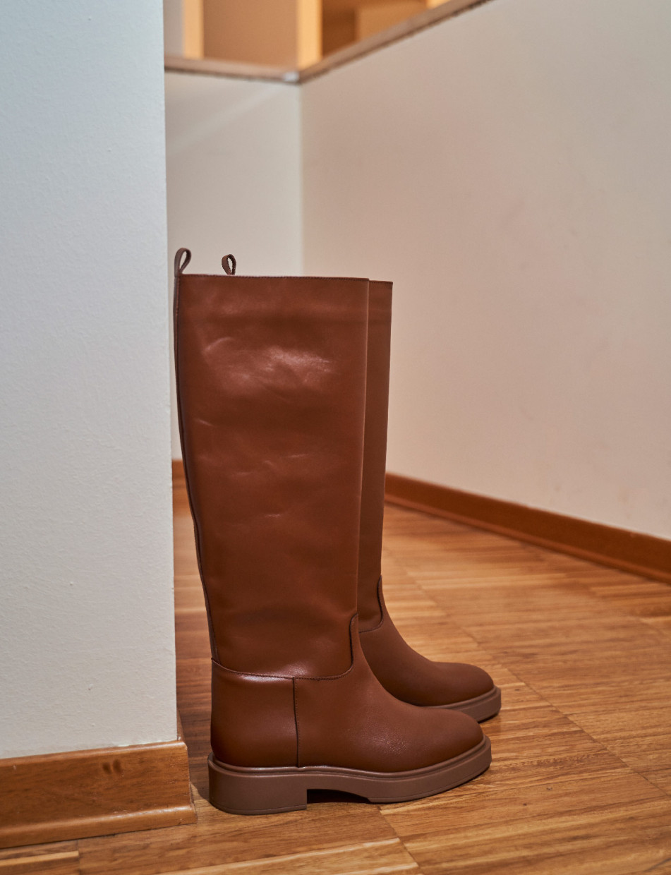 Low heel boots heel 2 cm dark brown leather