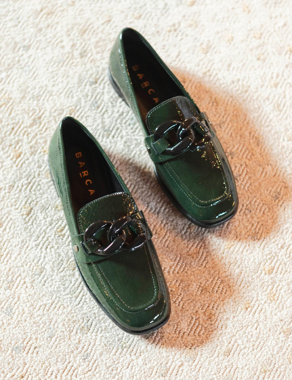 Loafers heel 1 cm green varnish