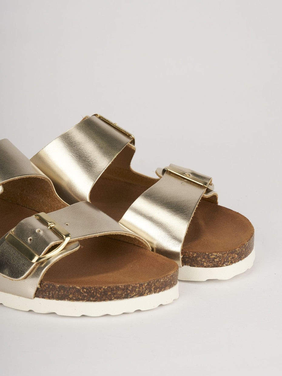 Slippers gold leather