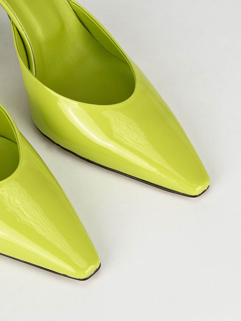 Décolleté e slingback tacco 9cm vernice verde