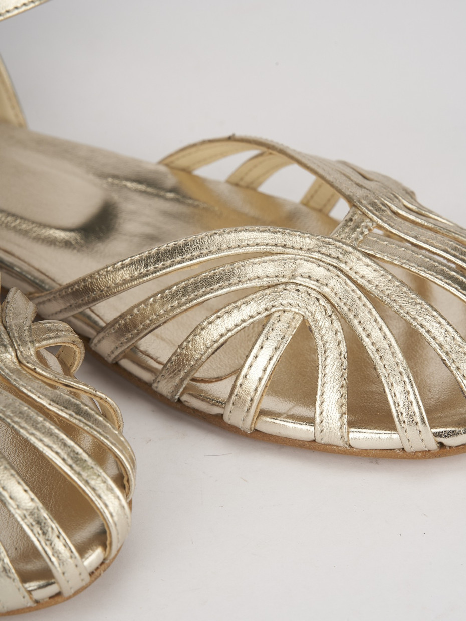 Low heel sandals heel 1 cm gold leather