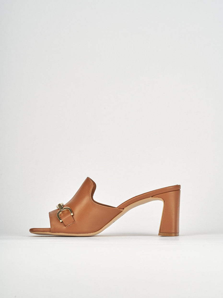 Slippers heel 7 cm brown leather