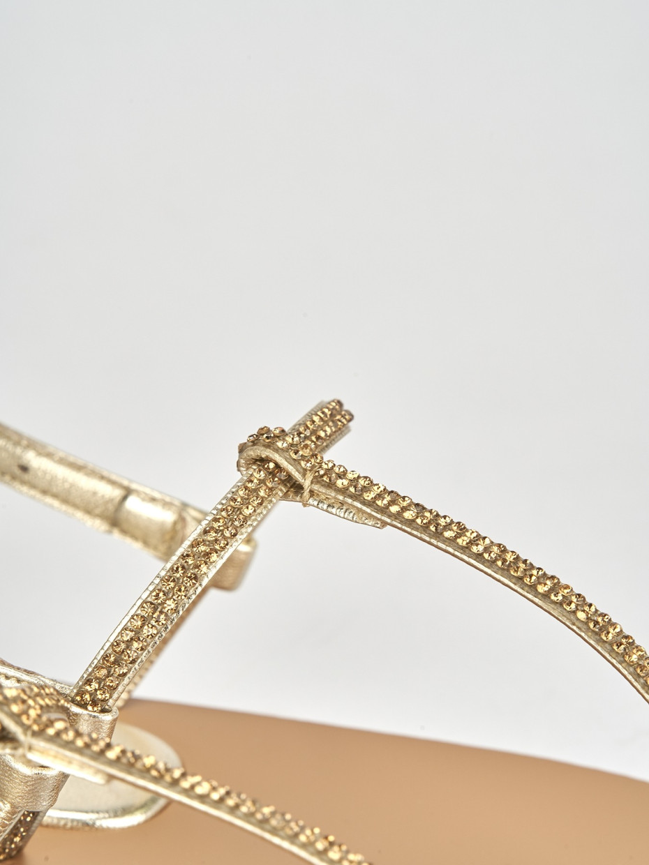 Low heel sandals heel 1 cm gold leather