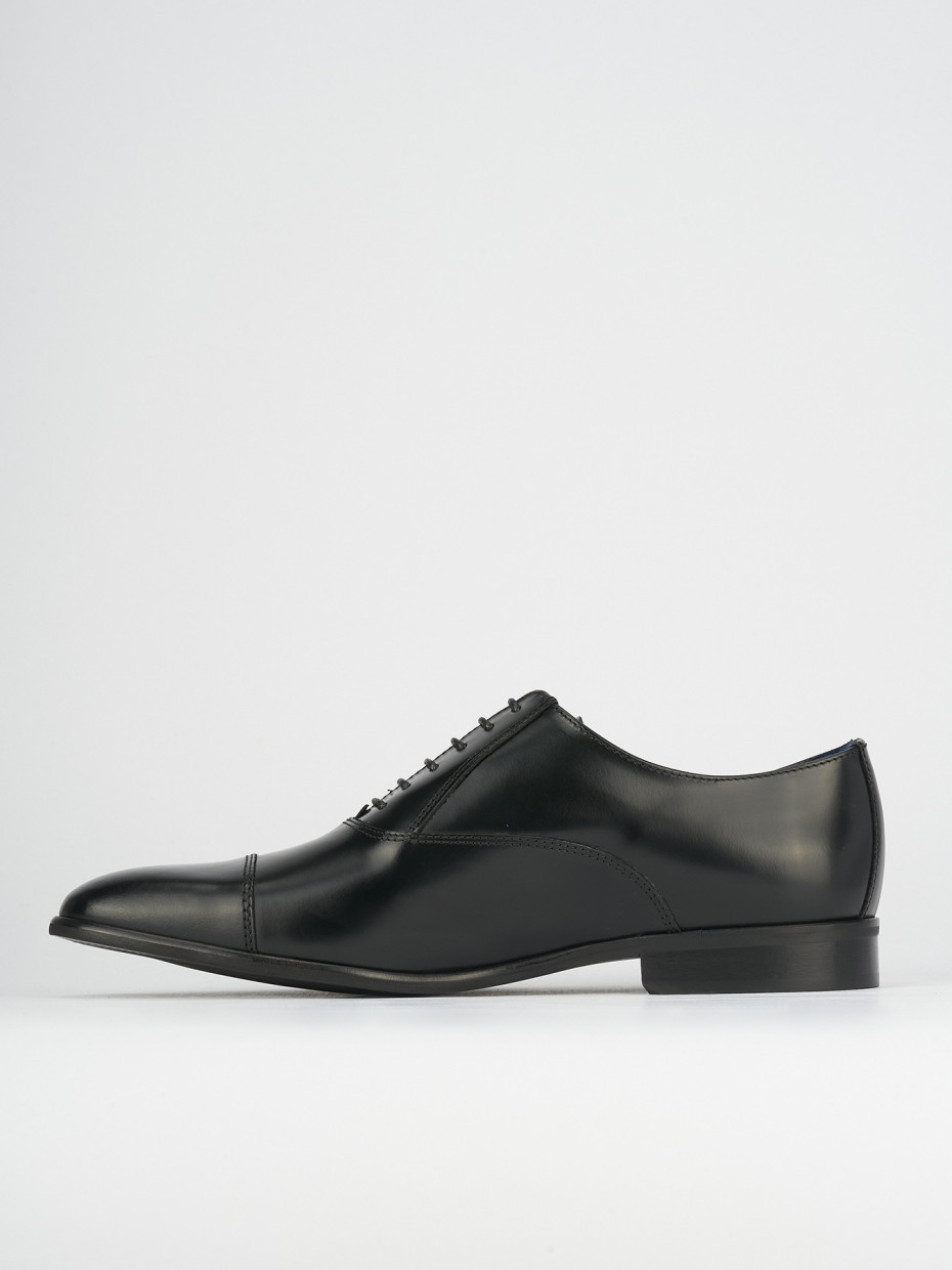 Lace-up shoes black leather