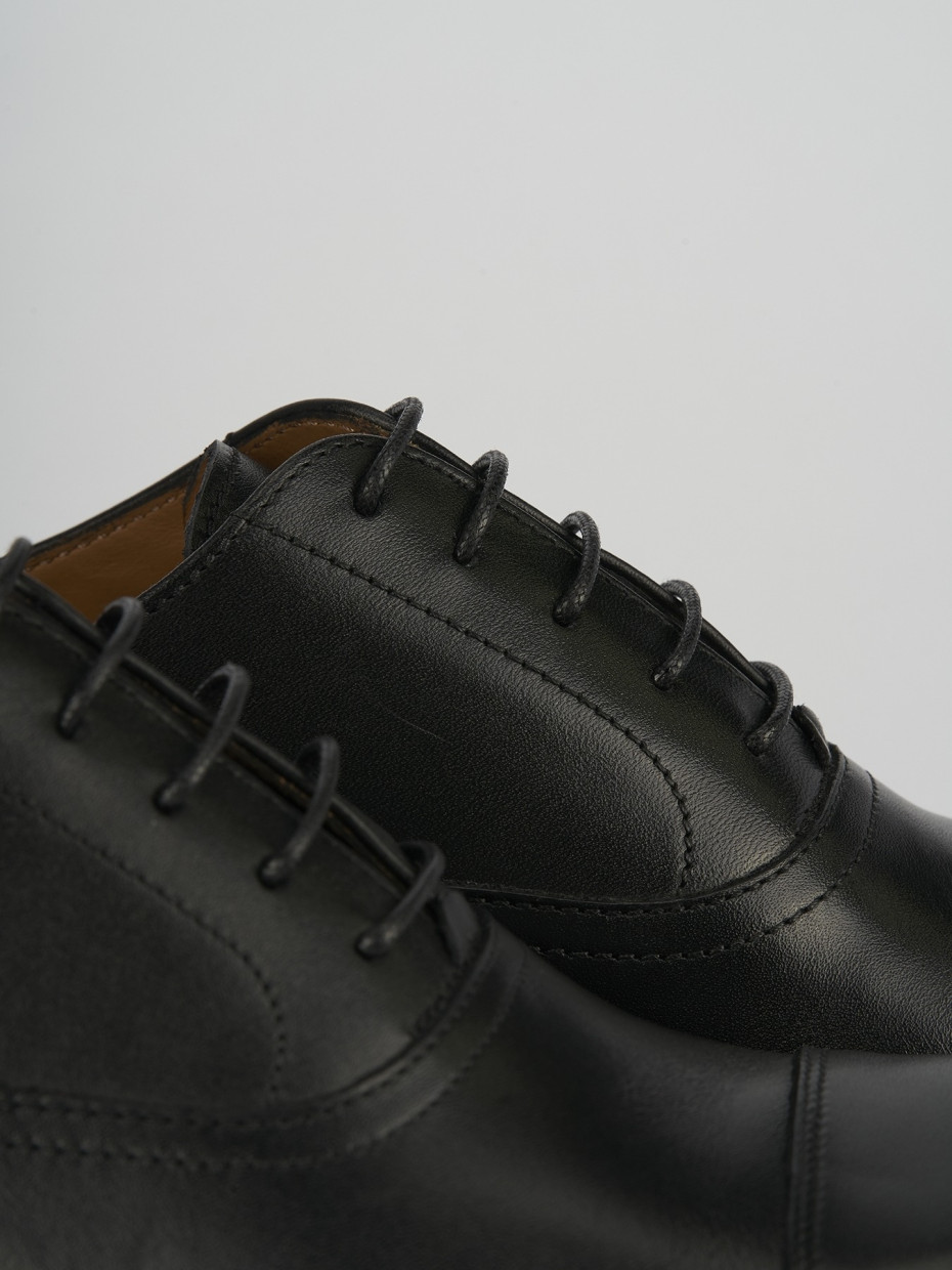 Lace-up shoes black leather