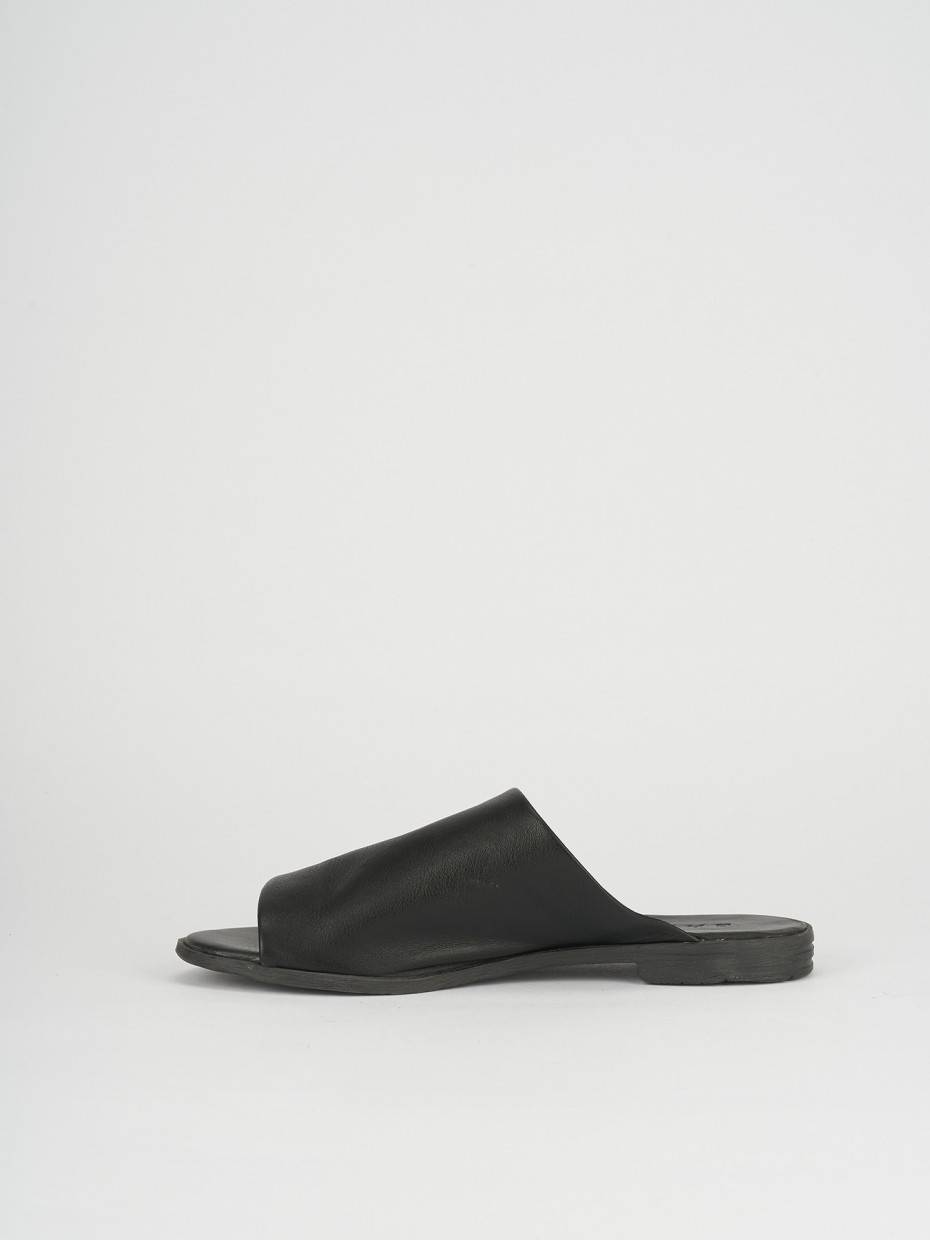 Slippers heel 1 cm black leather