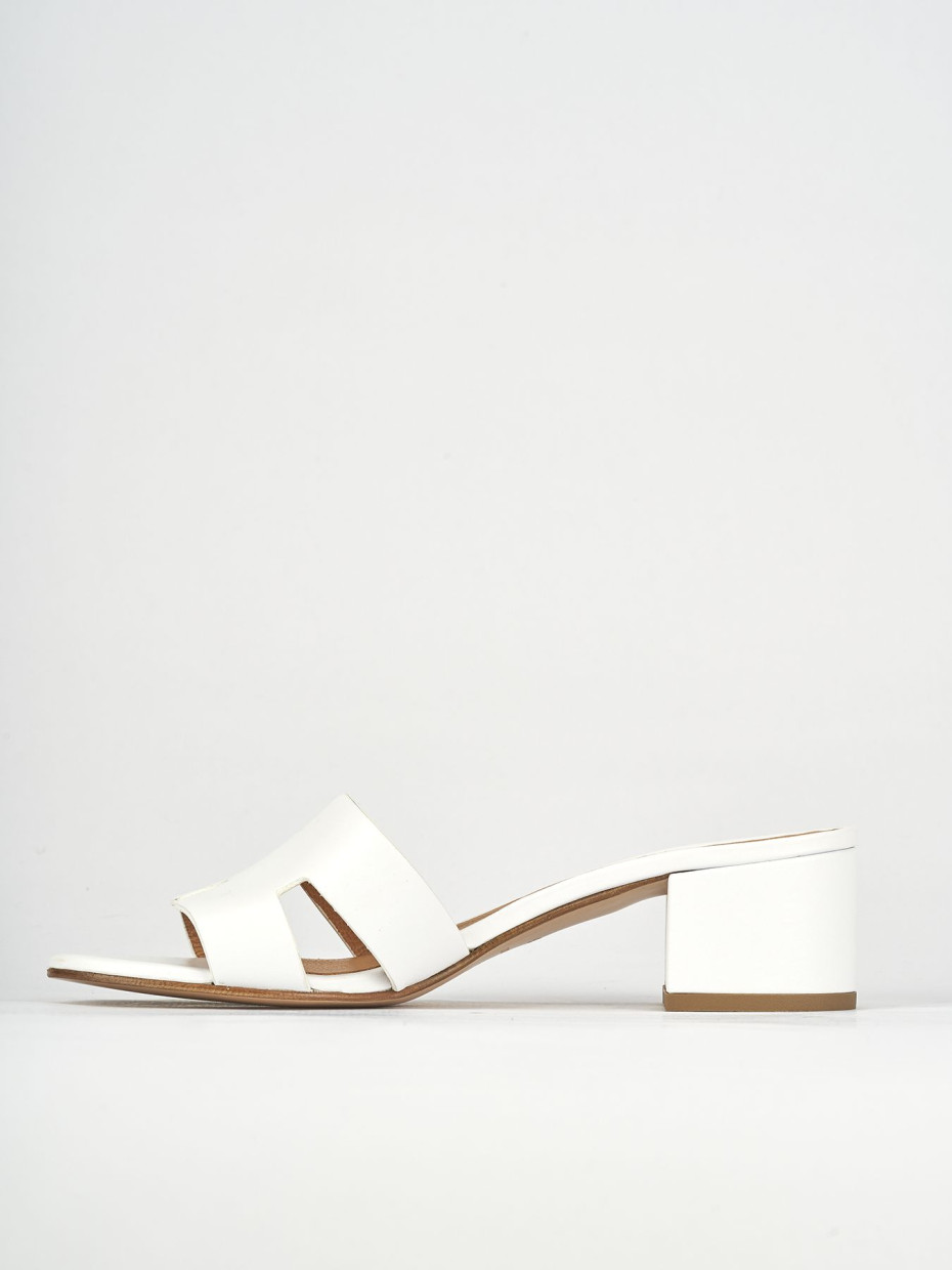Slippers heel 5 cm white leather