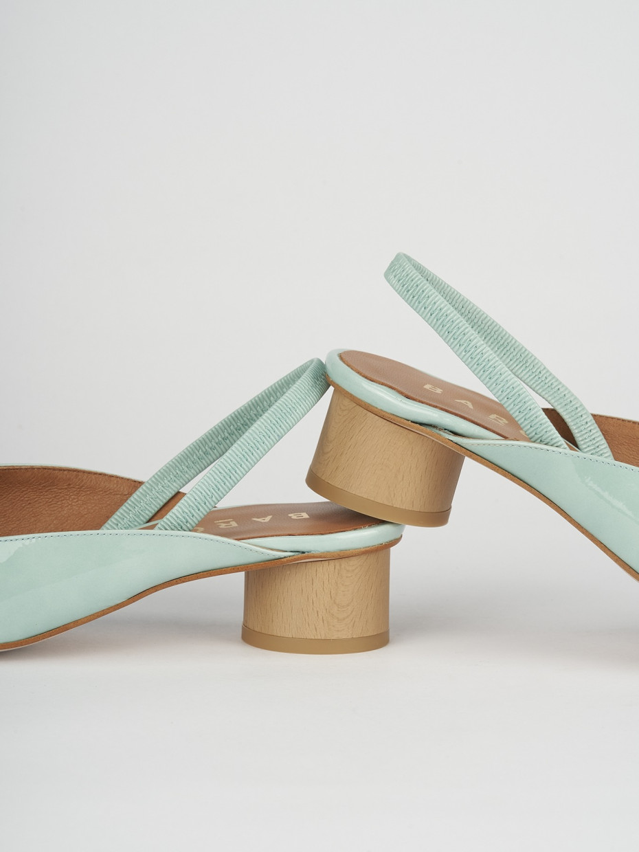 Pumps heel 4 cm light blue varnish