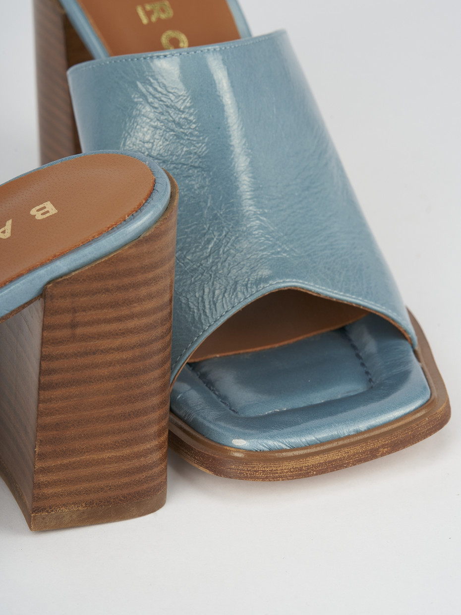 Slippers heel 8 cm light blue varnish