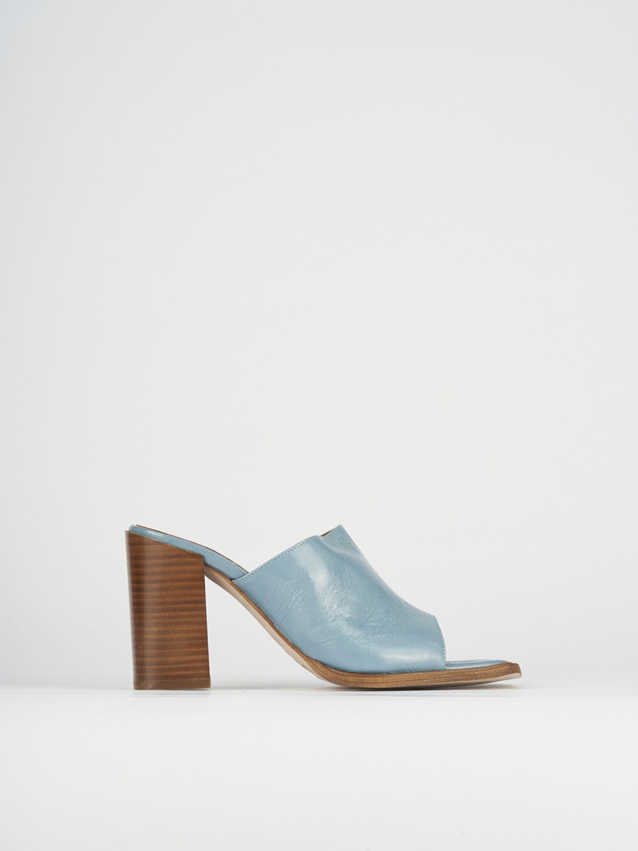 Slippers heel 8 cm light blue varnish