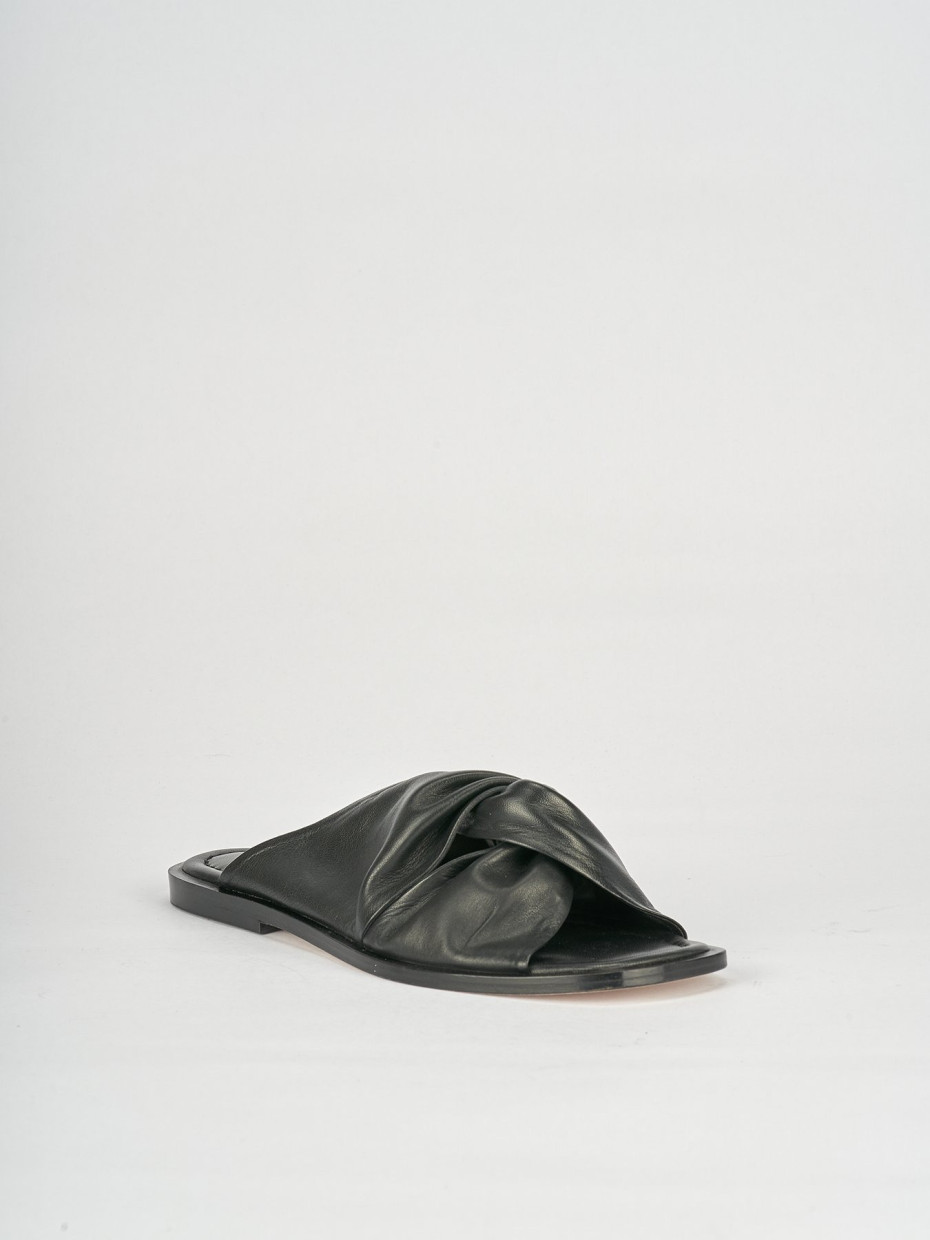 Slippers heel 1 cm black leather