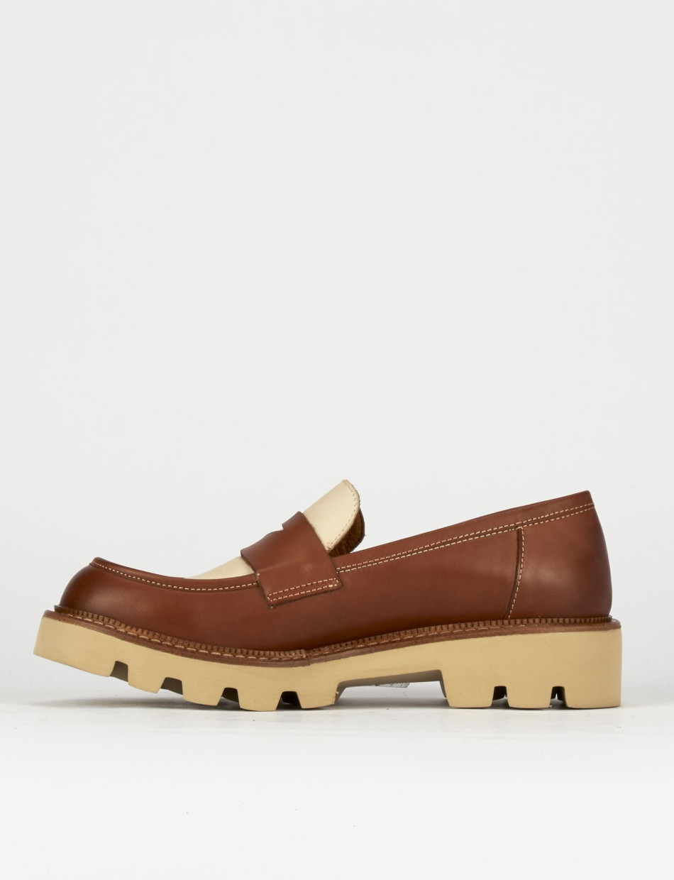 Mocassino tacco 1 cm marrone pelle