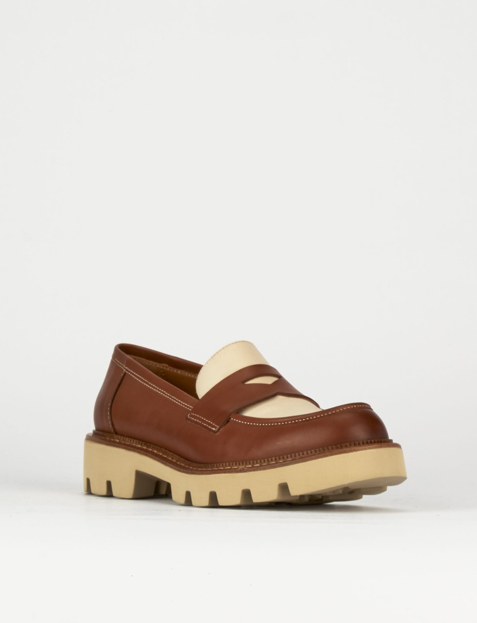 Mocassino tacco 1 cm marrone pelle
