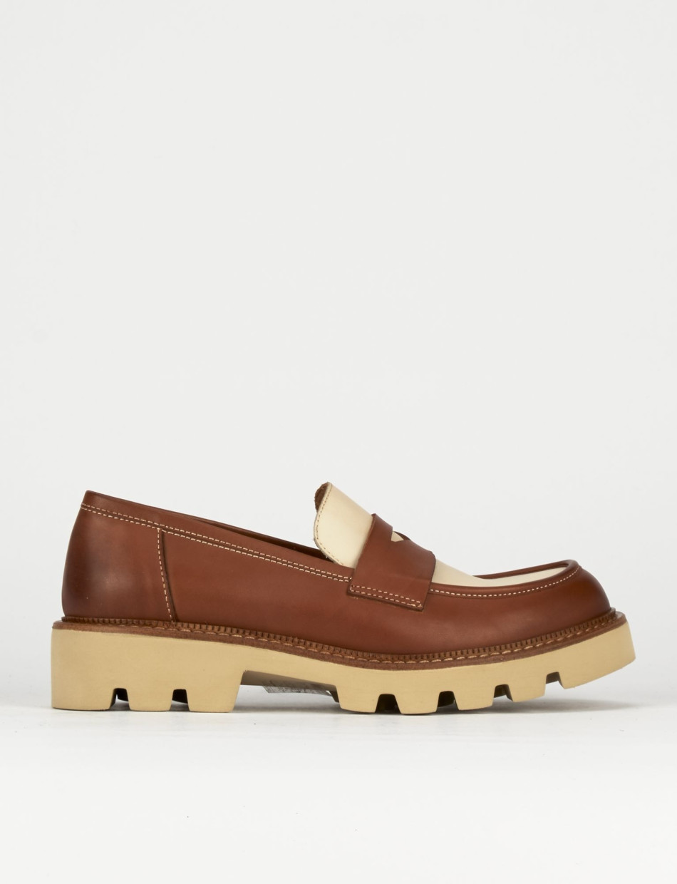 Mocassino tacco 1 cm marrone pelle
