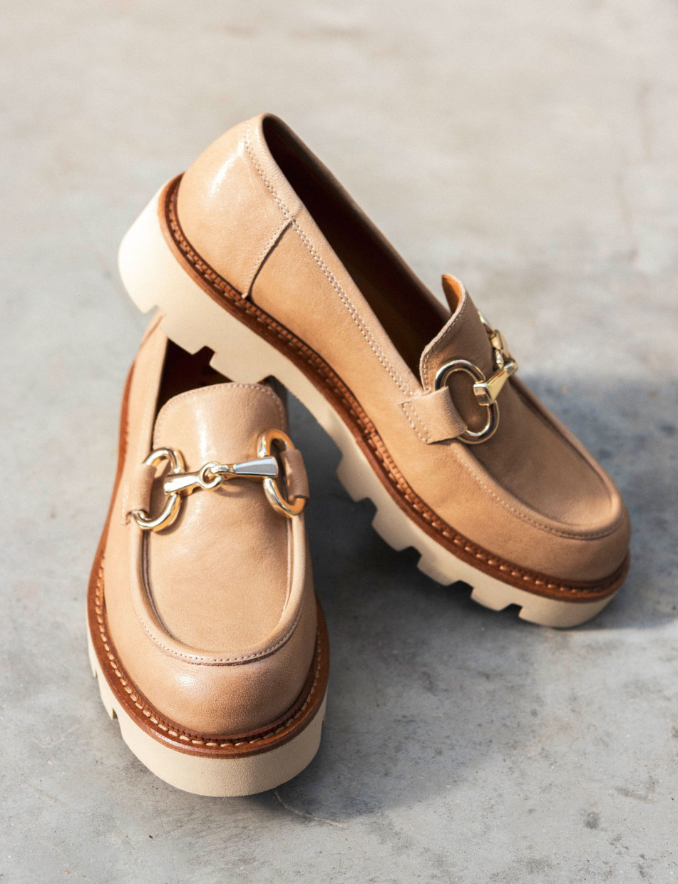 Loafers heel 1 cm beige leather