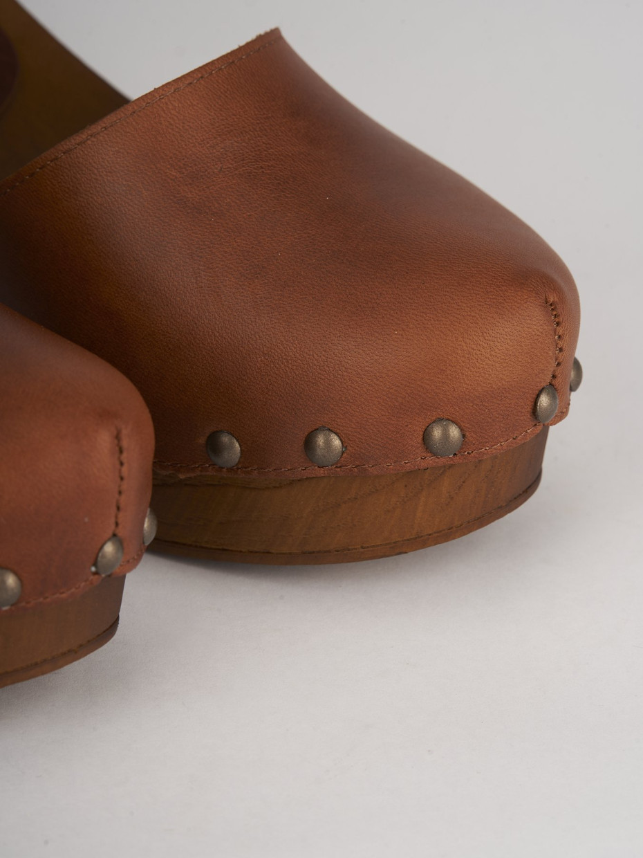 Sandalo zoccolo tacco 7cm con plateaux marrone pelle