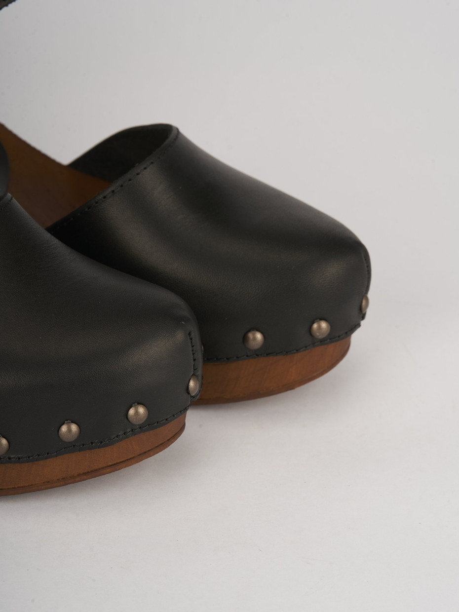 Sandalo zoccolo tacco 7cm con plateaux nero pelle