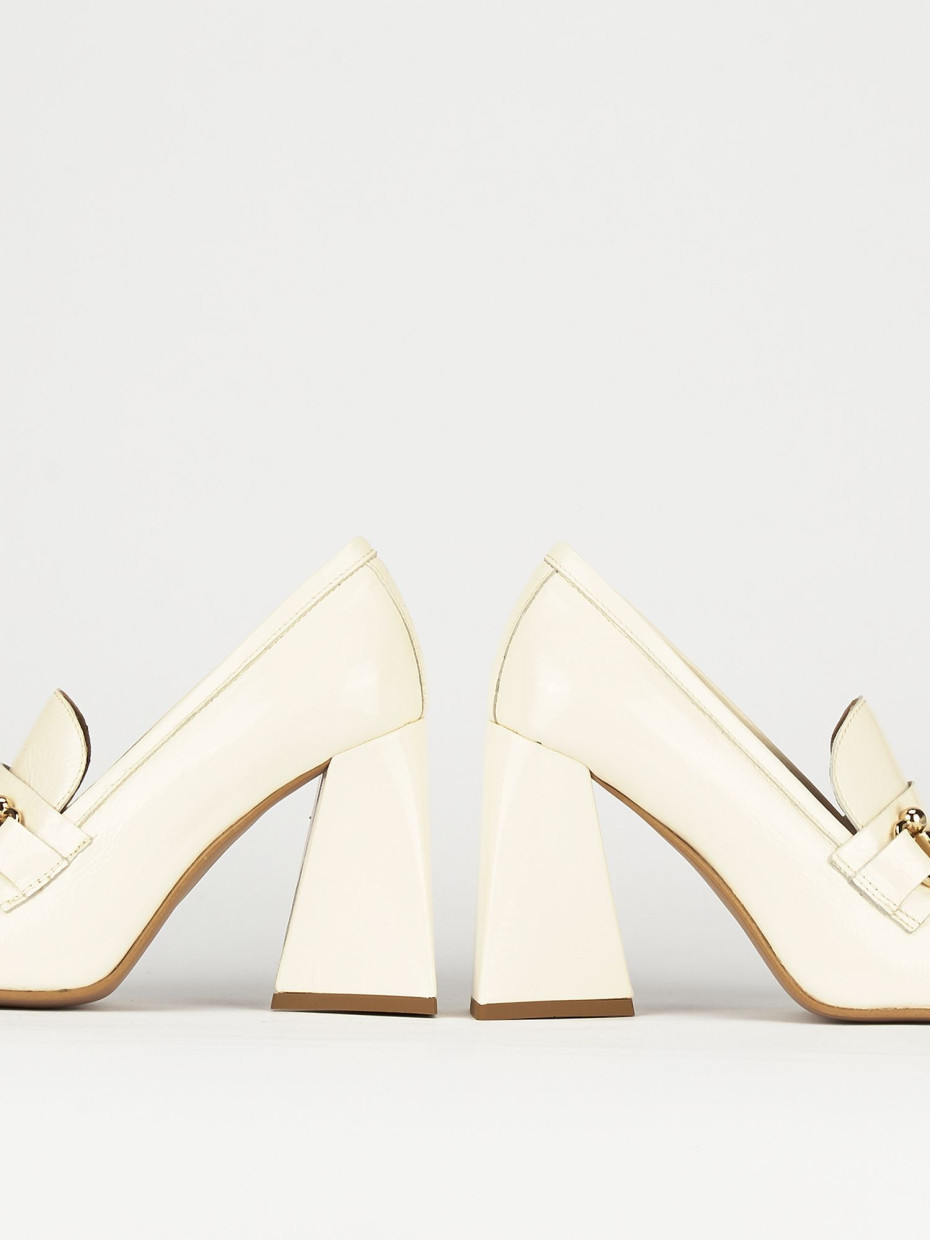 Mocassini tacco 9cm vernice beige