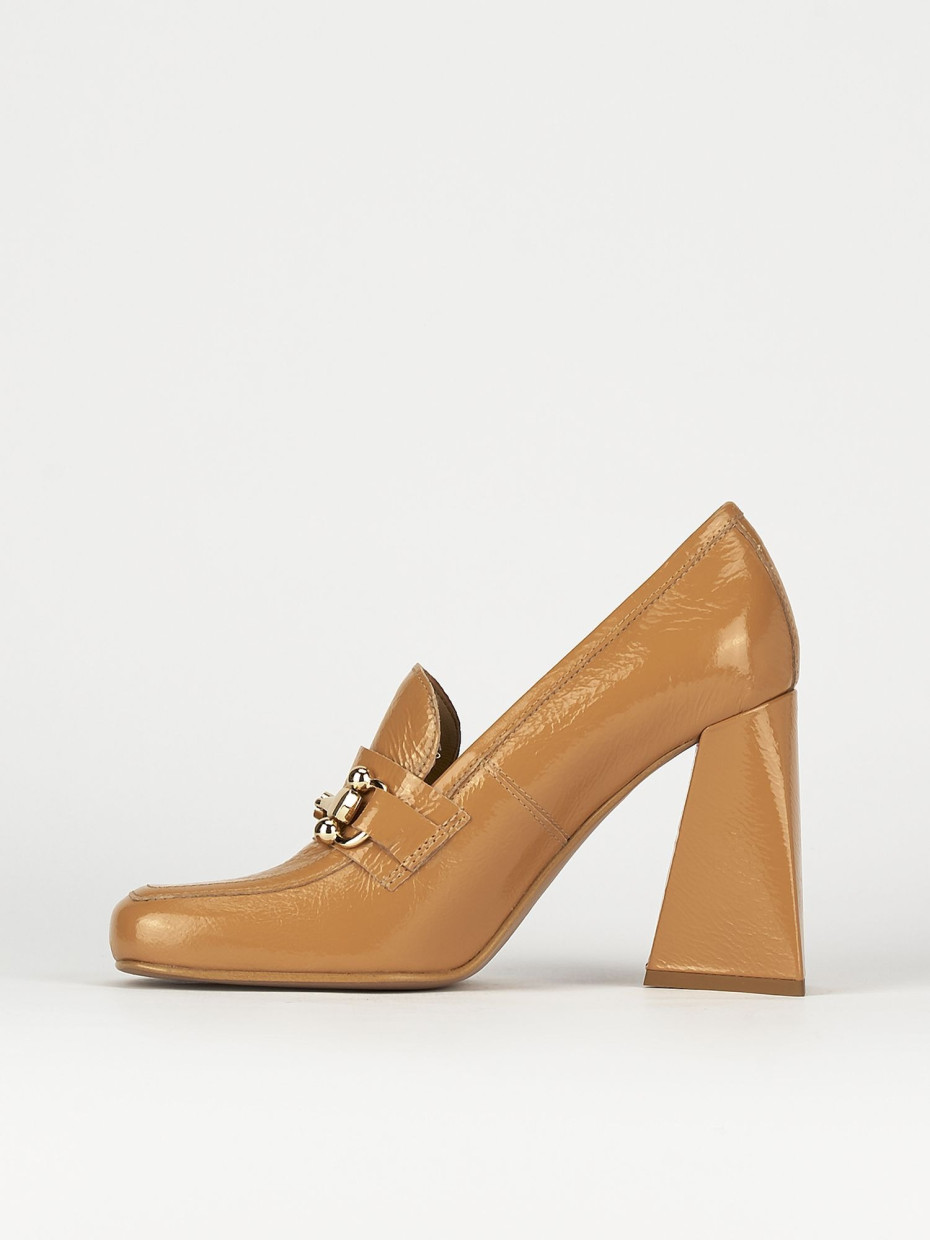 Mocassini tacco 9cm vernice marrone