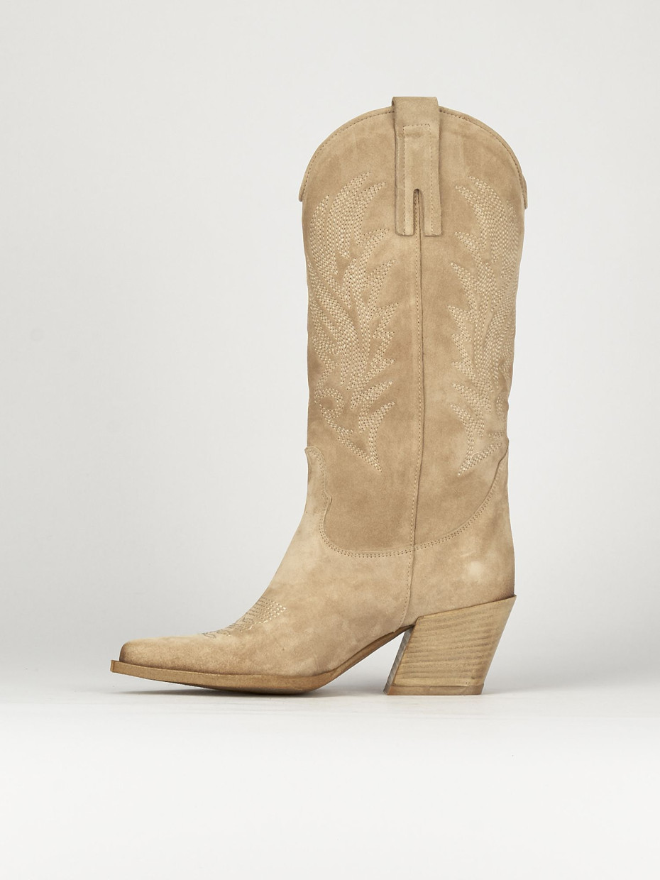 Chamois clearance cream boots