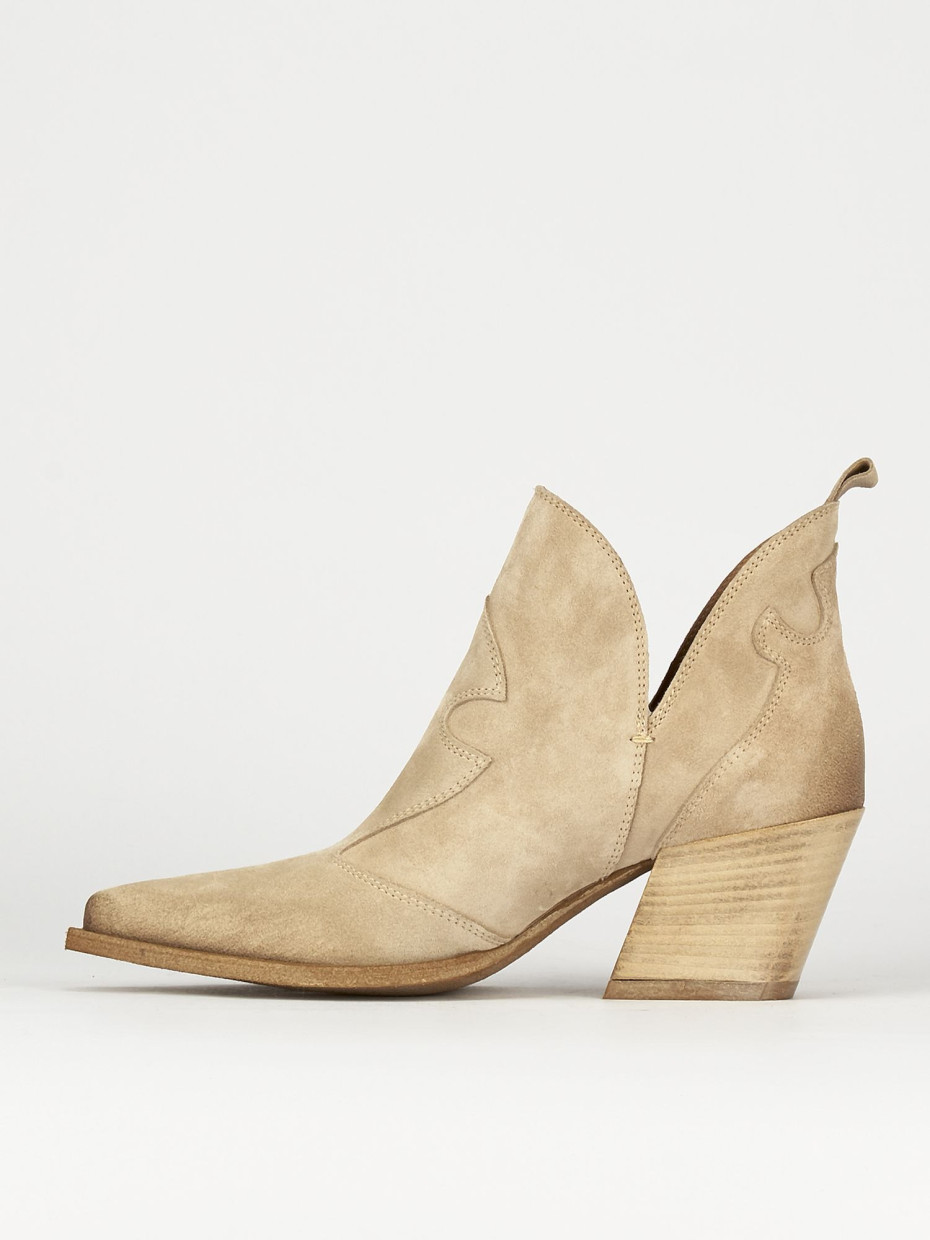 Stivaletti tacco 6cm camoscio beige