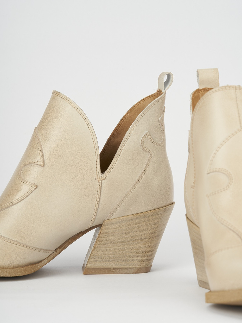 Stivaletti tacco 6cm pelle beige