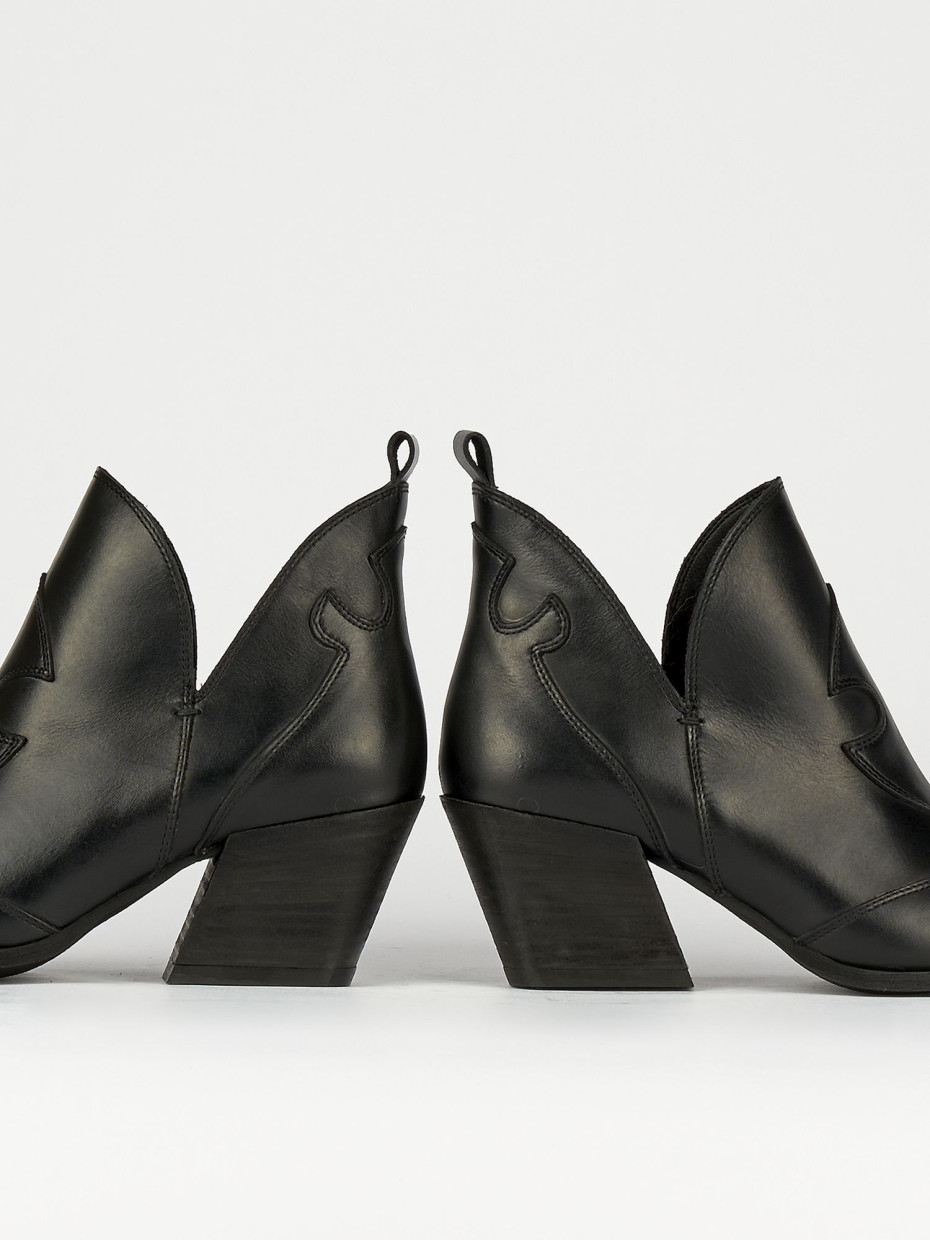 Stivaletti tacco 6cm pelle nero
