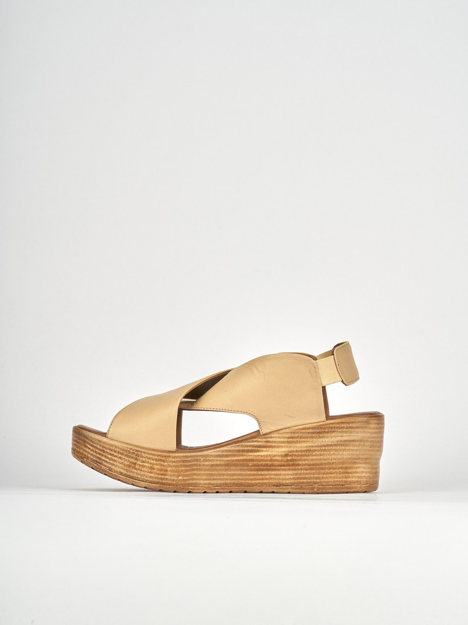 Sandali con la new arrivals zeppa 2019