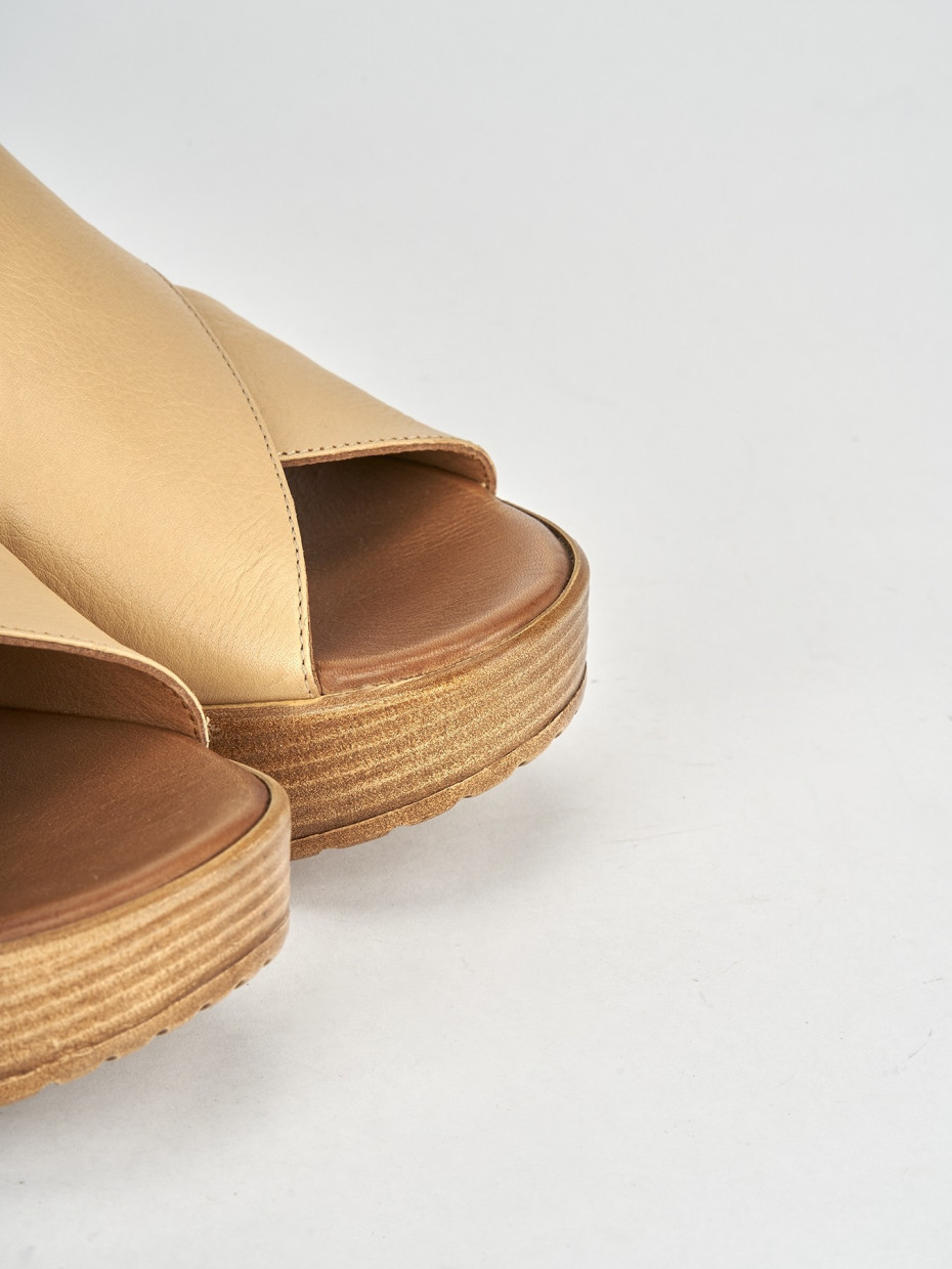 Wedge heels heel 6 cm beige leather