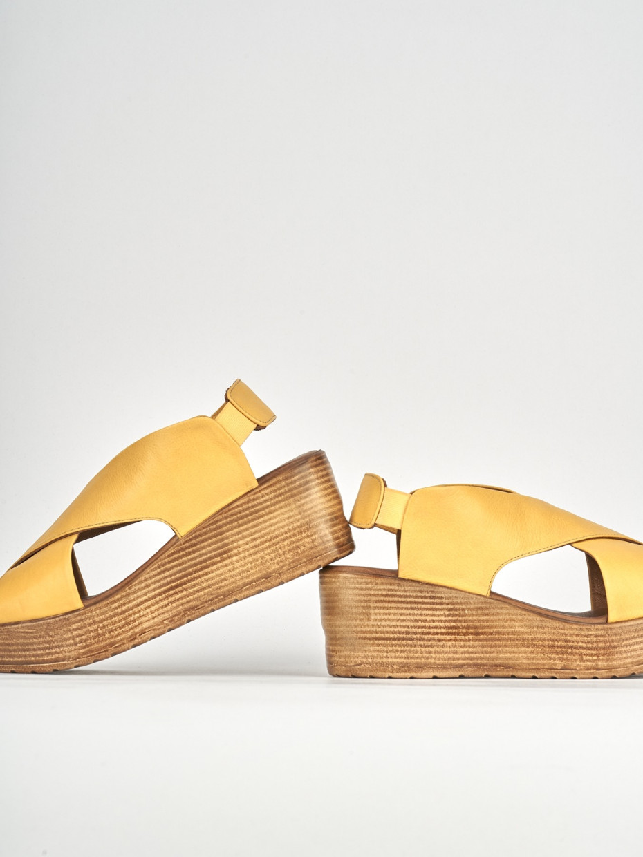 Wedge heels heel 6 cm yellow leather