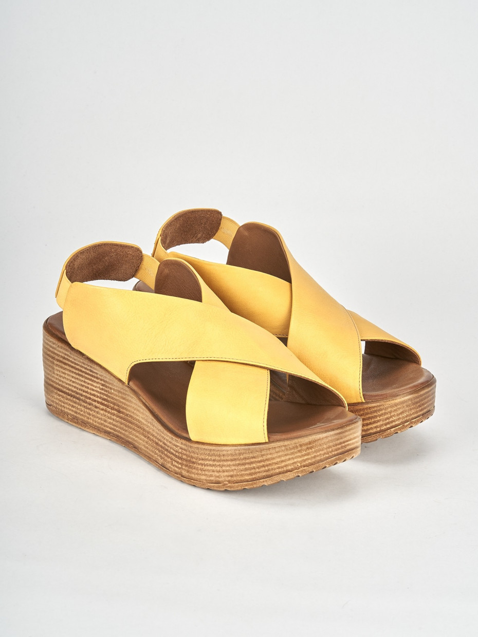 Wedge heels heel 6 cm yellow leather