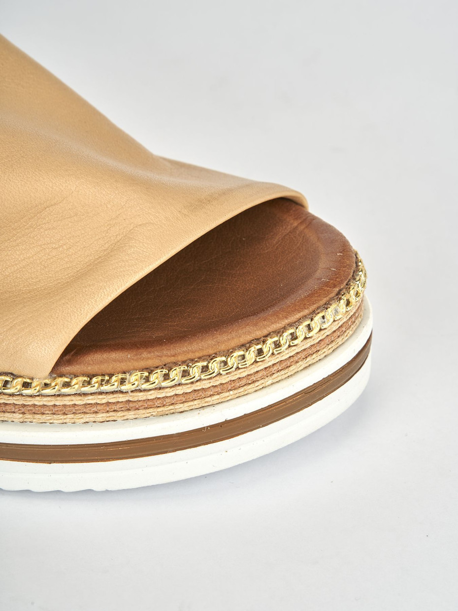 Sandalo zeppa 3 cm beige pelle